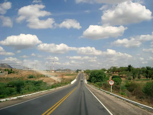 Resultado de imagem para Foto de Estrada asfltada no Ceará