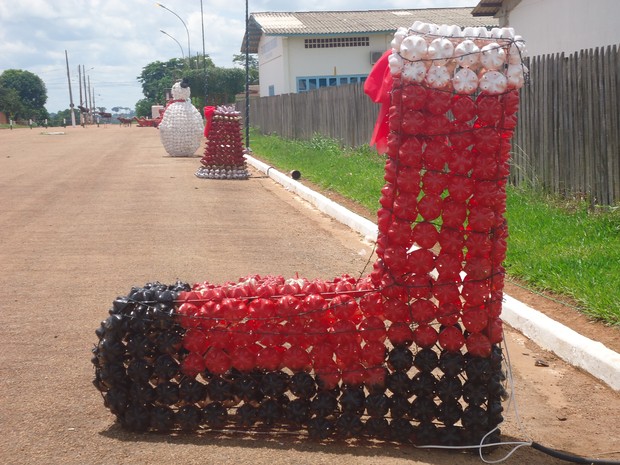 Associação Comercial faz decoração natalina de Arcoverde com material  reciclado